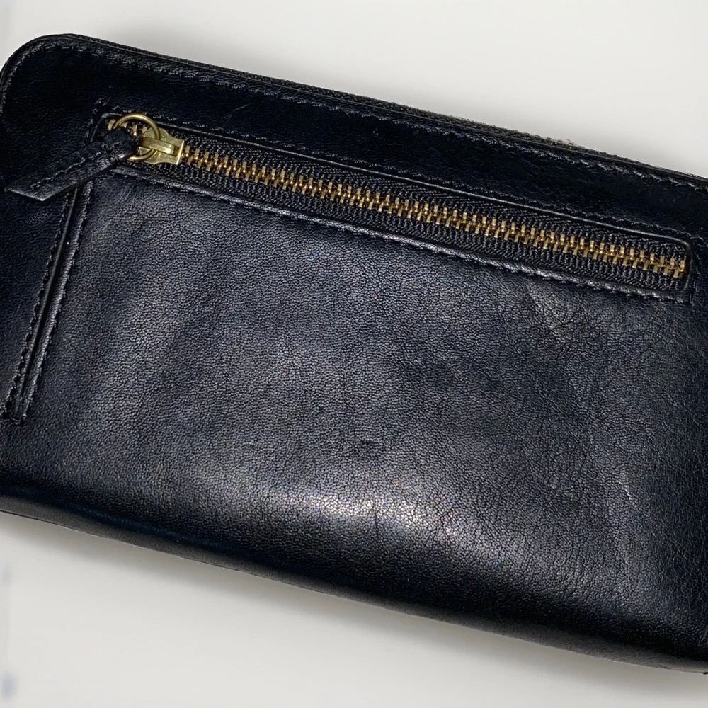 Fossil Black Leather Zip Around Wallet Gold Tone Hardware Continental